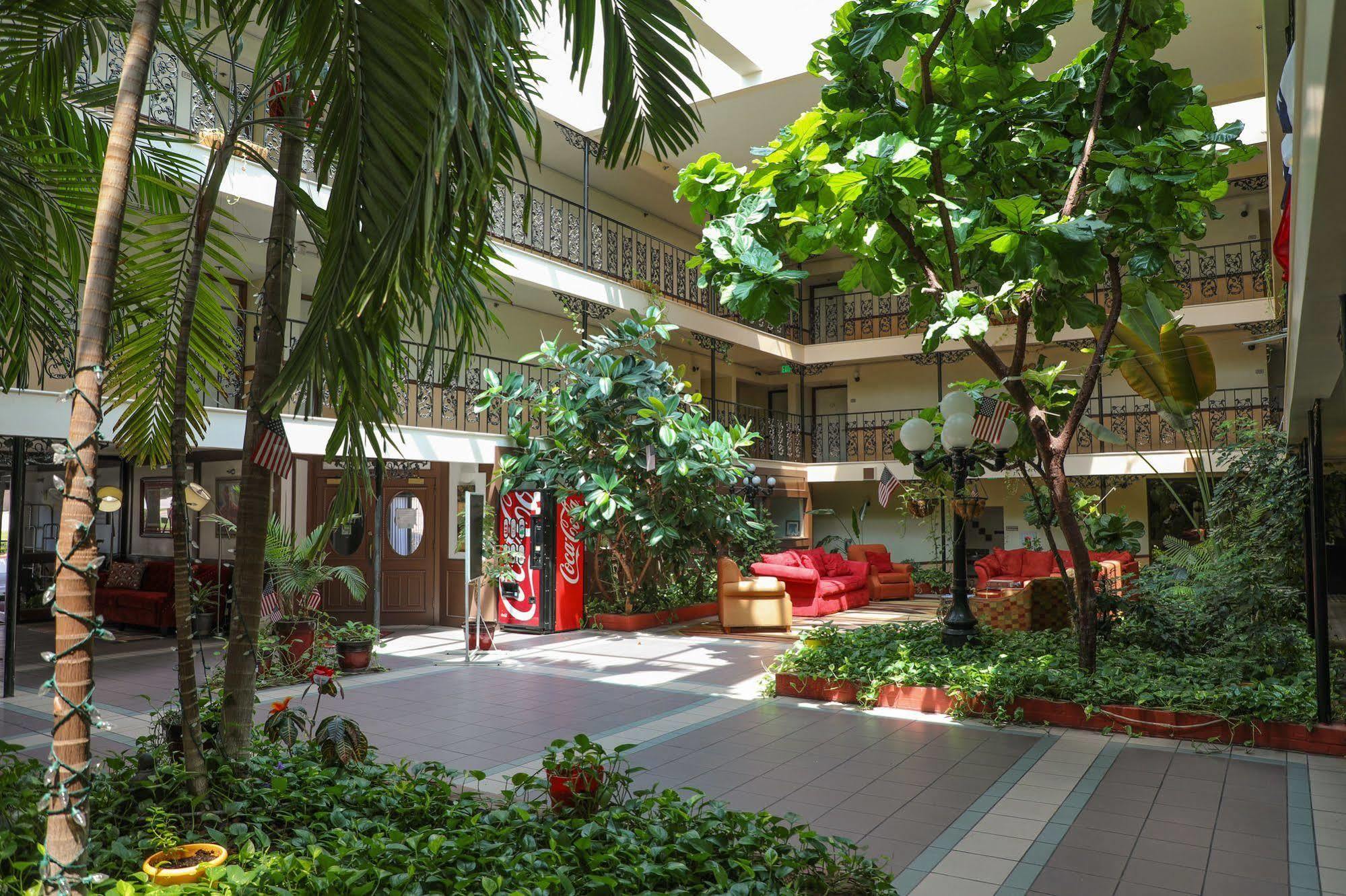 Baymont By Wyndham Montgomery Al Dış mekan fotoğraf